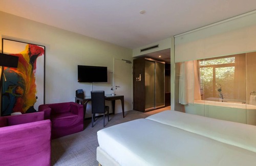 Leende Hotel | Your Ideal Stay Near Eindhoven! Indoor Pool, Free Parking, Onsite Dining!