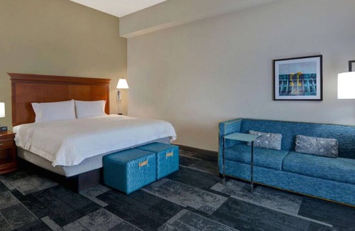 Hoover House | Your Intimate & Romantic Sanctuary W/ Free WiFi