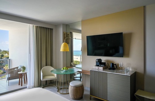 Singer Island Hotel | Your Island Escape: Two Ocean View Room w/Balcony Near Riviera’s Attractions