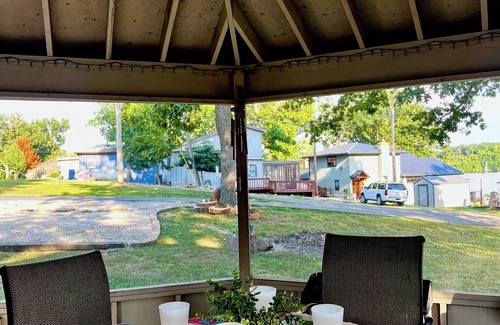 Sunrise Beach House | Your Lake Getaway at 38mm – Views, Comfort, Peaceful Vibes…and WIFI!