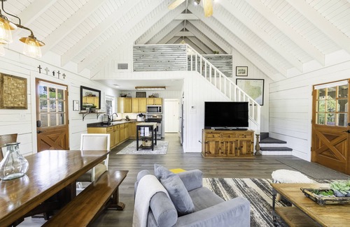 Burnet Cabin | Your Lakefront Escape-The Yellow Door Cabin!