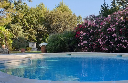 Malemort-du-Comtat Villa | Your little paradise in Provence, quiet and intimate. Heated swimming pool.