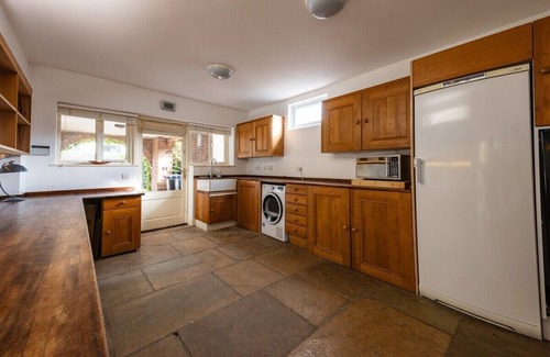 Arbury Apartment | Your Own Private Pool House - Cambridge - Sleeps 9