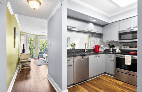 Holmes Beach Condo | Your Perfect Florida Gulf Coast Escape - Mangrove Setting & Modern Luxury