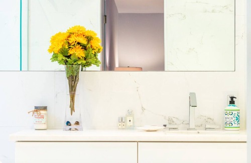 East Hampton House | Your Private Hamptons Getaway with year round outdoor hot tub and sauna!
