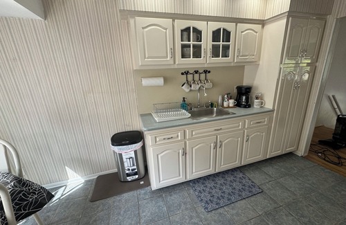Hauppauge House | Your Quiet Home Away from Home – 3BR Oasis with Amenities