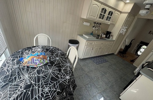 Hauppauge House | Your Quiet Home Away from Home – 3BR Oasis with Amenities