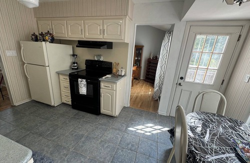 Hauppauge House | Your Quiet Home Away from Home – 3BR Oasis with Amenities