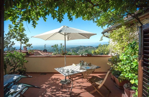 Massa Apartment | Your scenic home in a magical Tuscan village