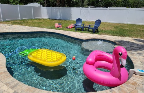 Pinellas Park House | Your St Pete and Clear Water Close Builtin Pool King Bed Full Kitchen Island
