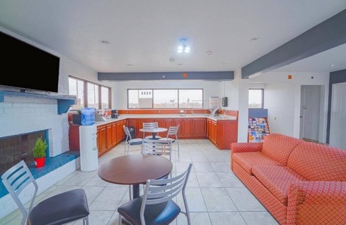 Kingsville Hotel | Your Stay Near LE Ramey Golf In A Pet Allowed Room With Free Parking