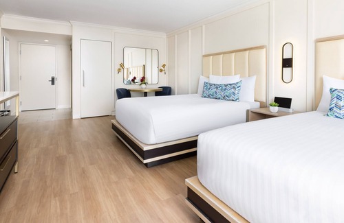 Calabasas Hotel | Your Ultimate Leisure Stay Near Lake Calabasas Park! 3 Spacious Units, Pool
