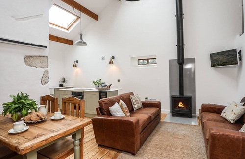 Llanrug Cottage | YR HEN ORIEL, family friendly, character holiday cottage in Llanrug