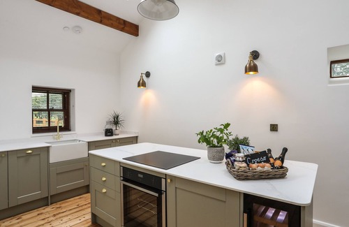 Llanrug Cottage | YR HEN ORIEL, family friendly, character holiday cottage in Llanrug