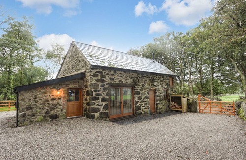 Llanrug Cottage | YR HEN ORIEL, family friendly, character holiday cottage in Llanrug