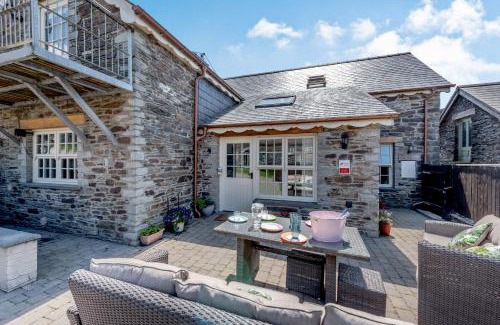 Newcastle Emlyn House | Ysgubor Isaf