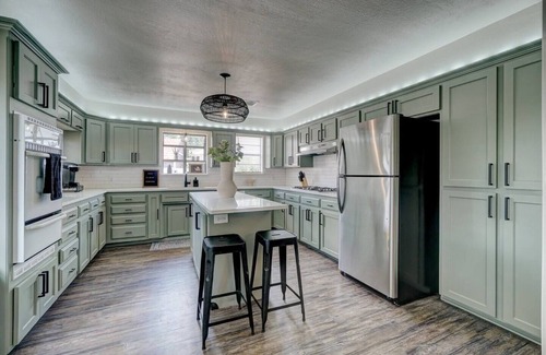 Yukon House | Yukon Boho Bungalow w/Huge Kitchen just off I-40