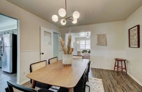 Yukon House | Yukon Boho Bungalow w/Huge Kitchen just off I-40