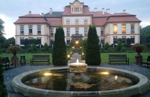 Postupice Apartment | Zámek Jemniště
