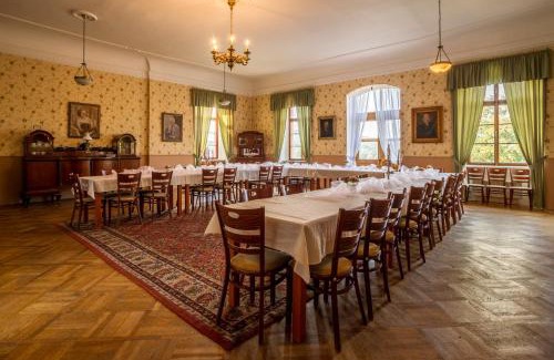 Lobec House | Zámek Lobeč