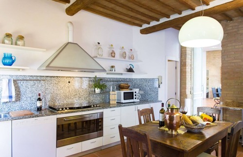 San Gimignano City Centre Apartment | Zafferano Rooftop Terrace Tower House