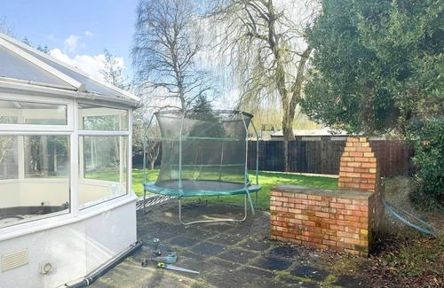 Birmingham House | Zen 8-Bedroom Den in Edgbaston