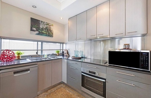 Darwin City Centre Apartment | Zen City-Venture: Balcony Dining - Cozy - CBD