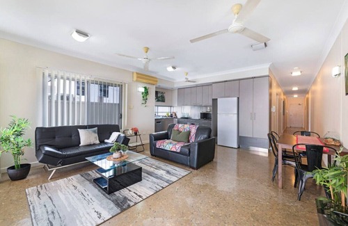 Darwin City Centre Apartment | Zen City-Venture: Balcony Dining - Cozy - CBD
