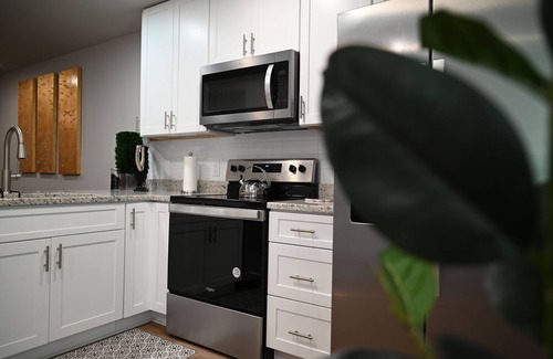 Newnan House | Zen in Newnan! Calming and comfy. Have a charming stay in this zen inspired home