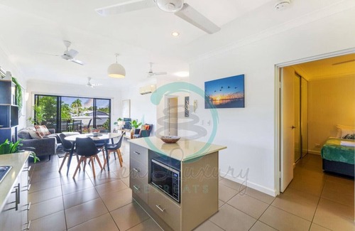 Nightcliff Apartment | Zen Nomad: Balcony ~ Outdoor Dining ~ Markets