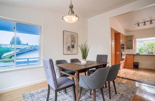 Mercer Island House | Zen & Spacious Mercer Island Home & Guest Suite