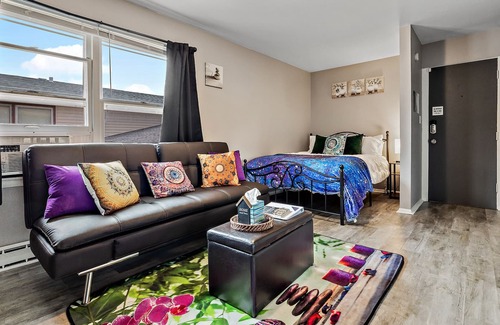 Aurora Apartment | Zen themed/FREE WIFI & Parking/Aurora/Near Downtown