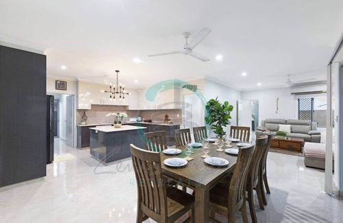 Muirhead House | Zenhouse Stylish: Lawn ~ Workspace ~ OutdoorDining