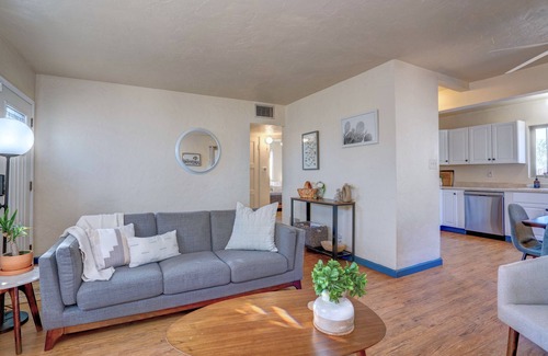 El Cortez House | Zenika Bungalow⁜King ⁜Backyard⁜ FirePit⁜ Dog Friendly⁜ Near UofA & Downtown