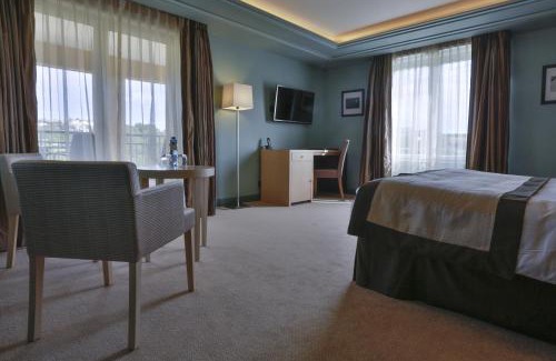 Juvignac Hotel | Zenitude Hotel la Valadière, an Ascend Collection Hotel