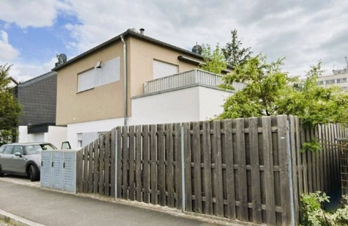 Fuerth House | Zentral Gelegenes Haus in Ruhiger Lage Nähe U-/s-bahn mit Terrasse und Garten