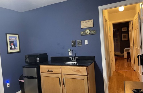 Barton Hills House | zilker park barton springs s. lamar s. congress steps to greenbelt cozy comfy