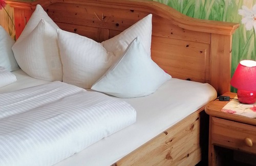 Hoslwang Apartment | Zimmer Blumenwiese, Ostseite mit Balkon, 2. Etage, 21 qm