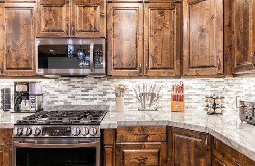 Colorado City Villa | Zion Vista 7BR/5.5BA Poolside Manor Near Zion: Sauna, Hot Tub, Golf, Gym