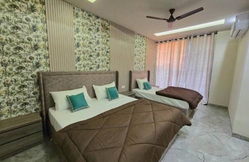 Agra House | Zipcode Stay : Deluxe Triple Roomn