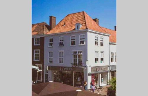Stadhuis Apartment | Zonnige frisse studio De Gouden Parel in hartje Middelburg