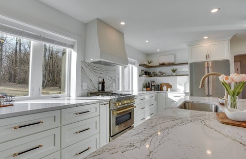 Steelville House | Zook Manor | HOT TUB, Game Room + Fire Pit!