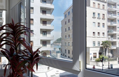San Sebastian Centro Apartment | Zubieta Suite by FeelFree Rentals