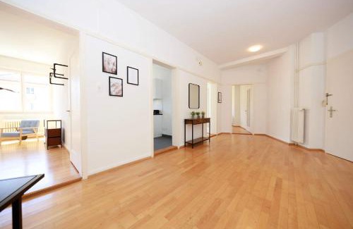 Sihlfeld Apartment | Zurich City Gem Steps to Tram Family & group