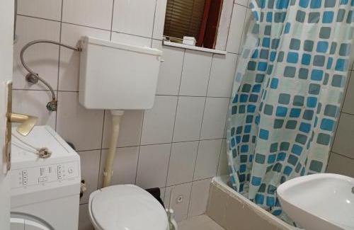 Novi Sad House | Zuta kuca na kraj sela
