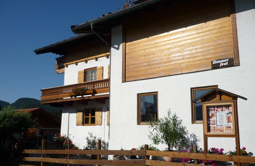 Reit im Winkl Apartment | Zwei-Raum Ferienwohnung mit Dusche/WC, Küchenzeile, Balkon