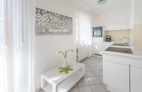 Tramin Apartment | "Zwerger Süden" vacation apartment with balcony, pool and large sunbathing lawn