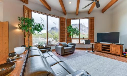 Apache Junction Desert Gem with Patio and Views!