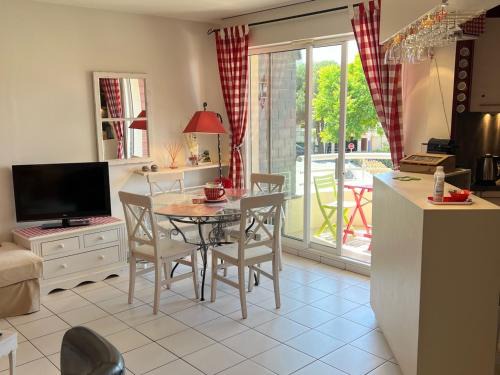 Élégant 2P à Dives-sur-Mer : Terrasse, Proche Plage et Port - FR-1-487-339