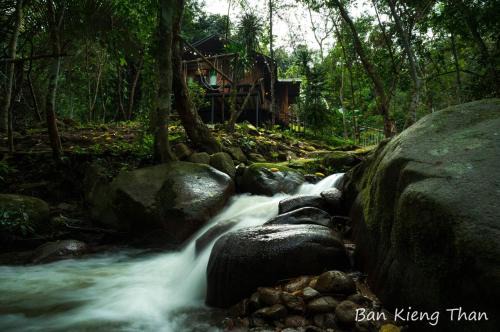 บ้านเคียงธาร โฮมสเตย์ แม่แมะ Cascade Lodge